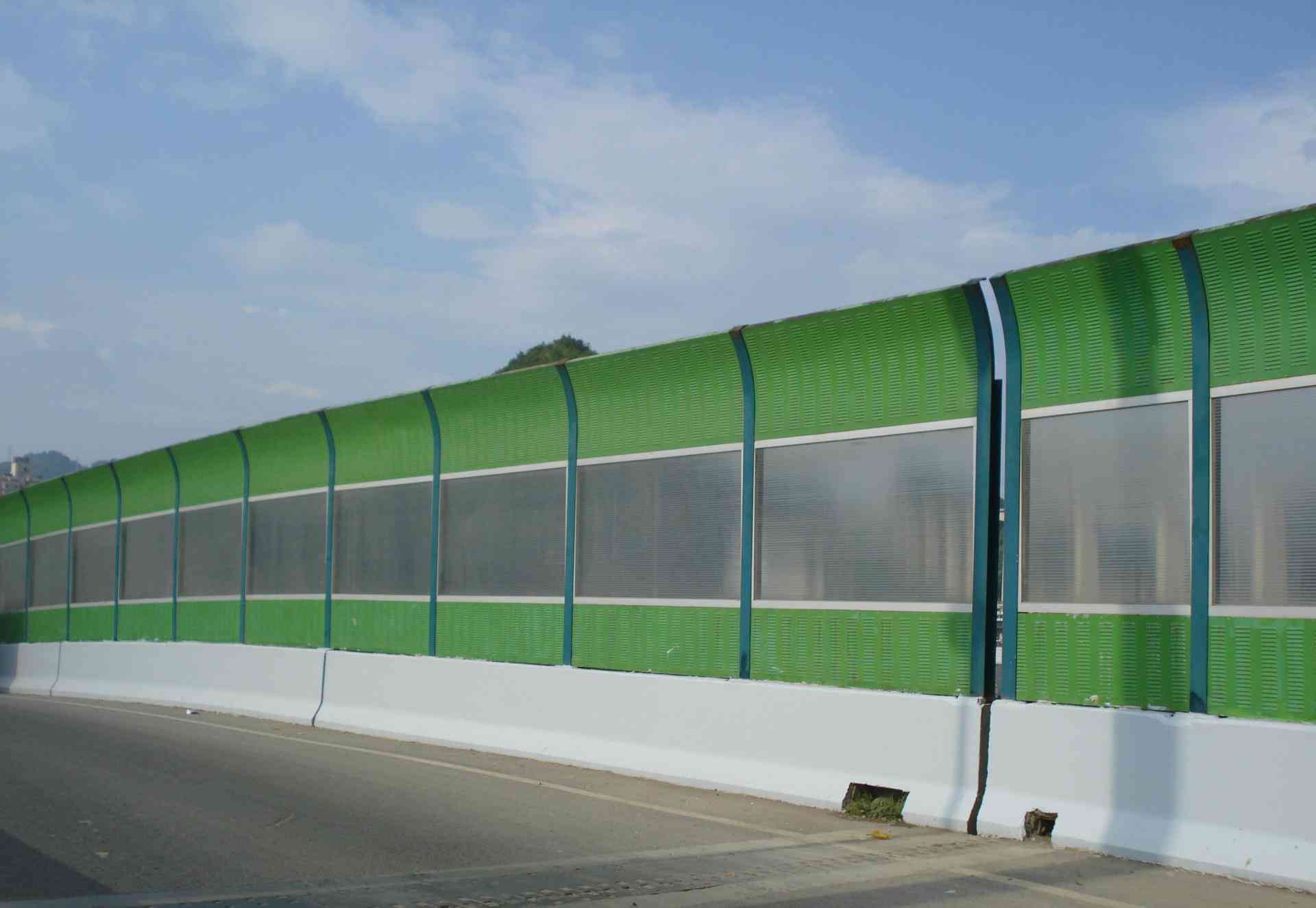 <a href=http://www.huaxiamian.com/news_article?news_id=139>公路聲屏障</a>